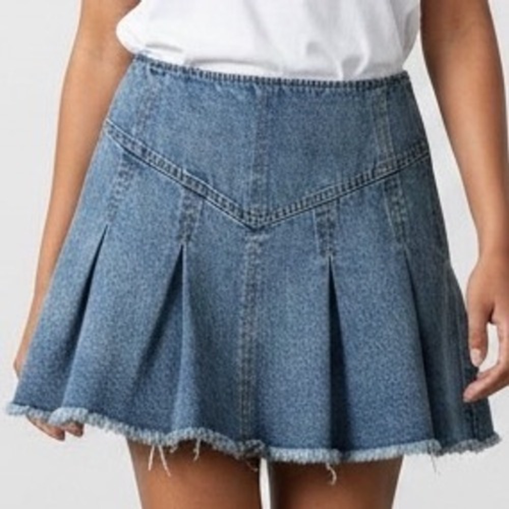 We The Free People mini skirt 4 Blue Denim Pleated Frayed Y2K festival casual.